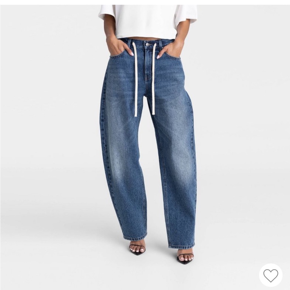 KBB by KAHLANA Women's Mid-Rise
Barrel Leg 'The Lynnox Jean' - Dark Wash
